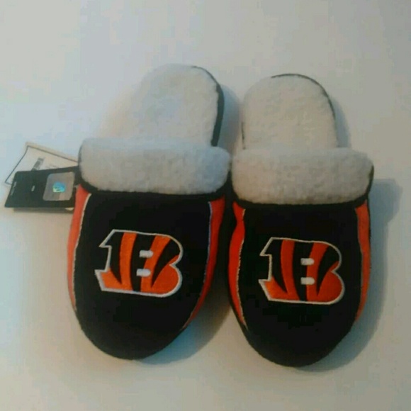 Forever Collectibles Cincinnati Bengals Slippers - Picture 2 of 4